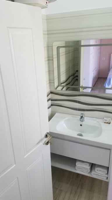 Adriatic East View Apartment Дуррес Экстерьер фото